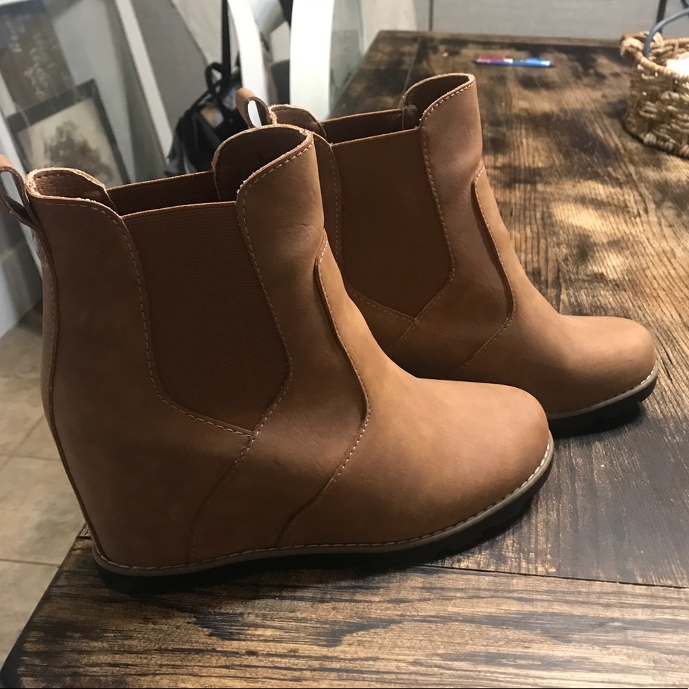 Universal thread boots size 9
